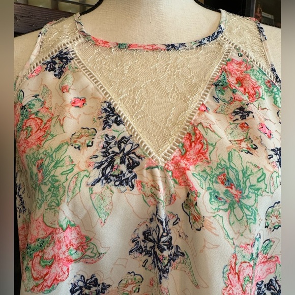 ASTR Lightweight Floral High Low Halter Top Blouse w/ Lace Design - Small - Picture 2 of 9
